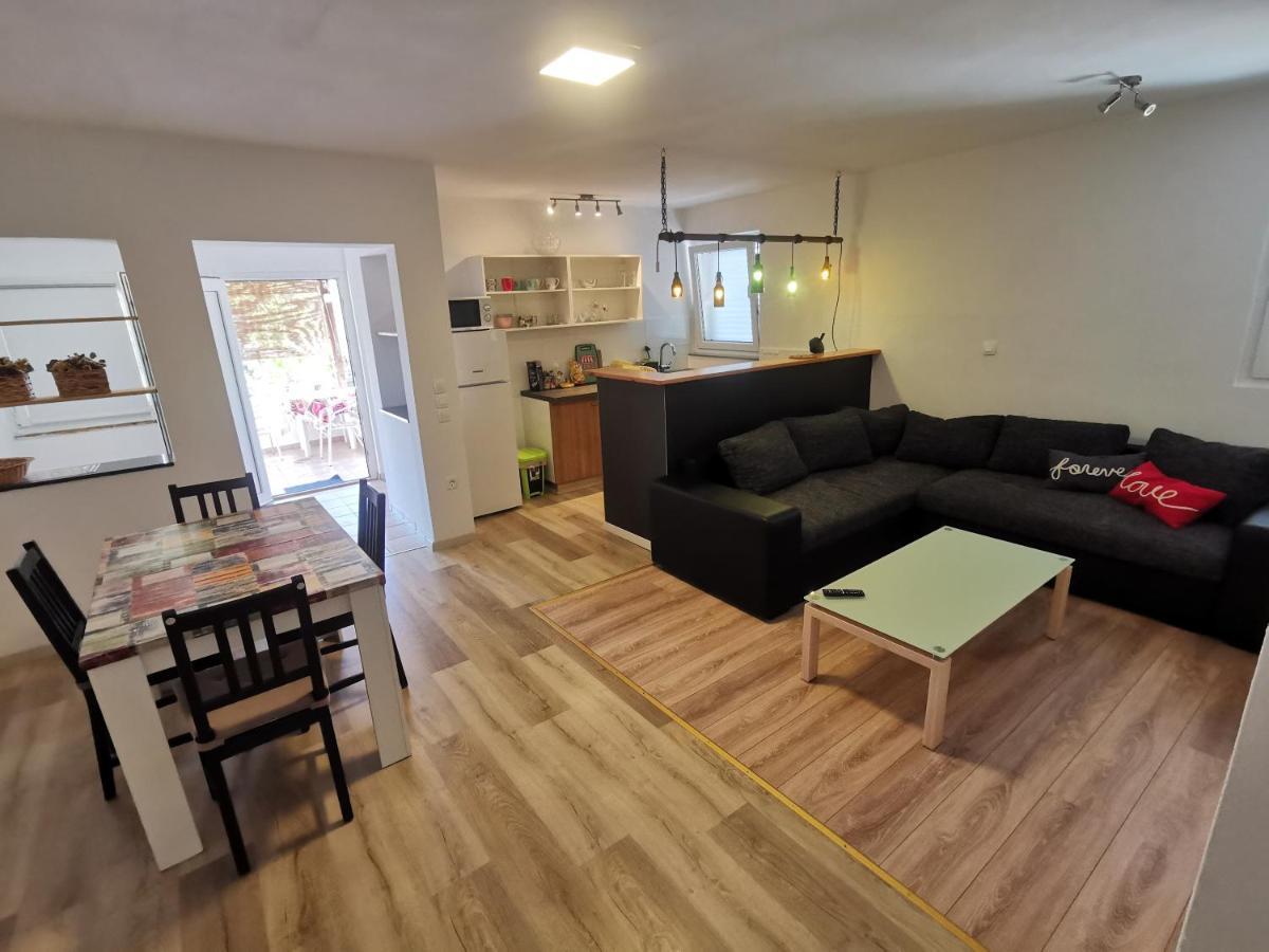 Fa-Ni Apartment โนวาลยา ภายนอก รูปภาพ